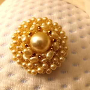 Pearl Broach